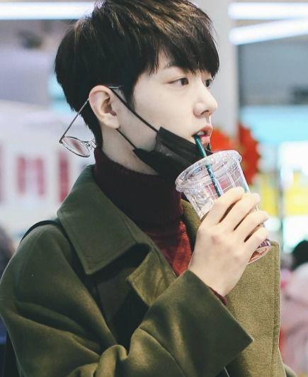 肖战吃瓜的娱乐者是谁,揭秘背后真相